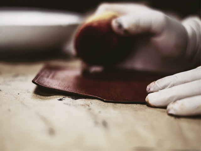 Staining vegetable-tanned leather by hand for an iPad case