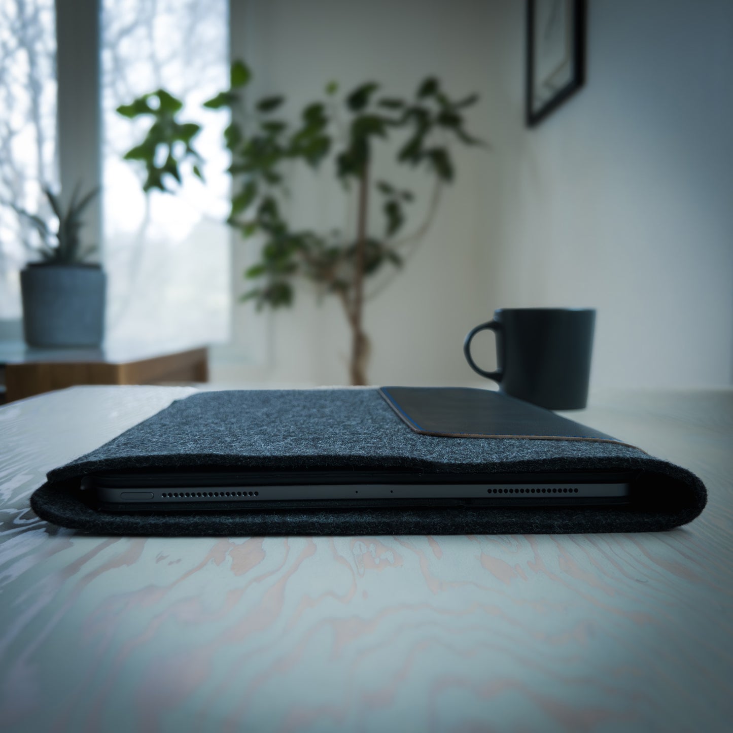 iPad Pro Sleeve in Black Leather and Wool Felt Handmade in Canada