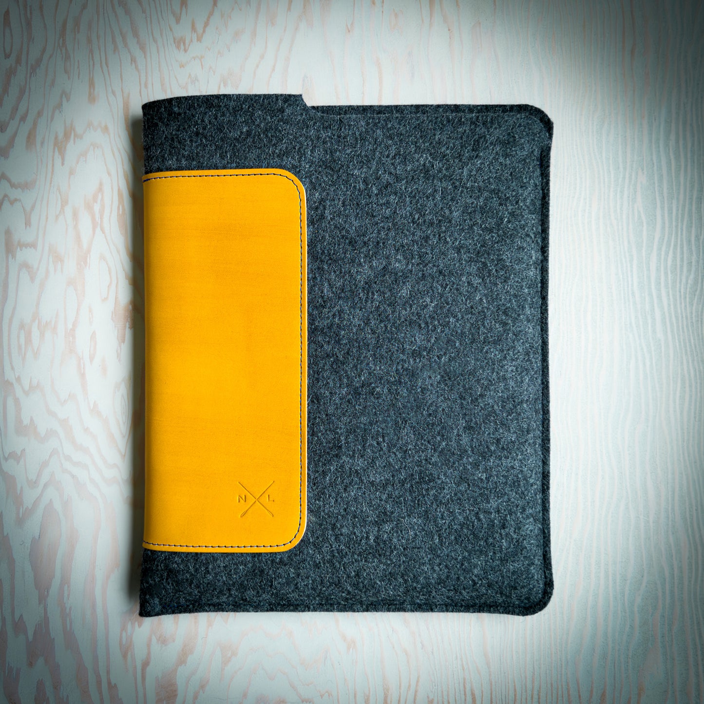 IPAD PRO 11 SLEEVE | CHARCOAL WOOL FELT AND YELLOW LEATHER