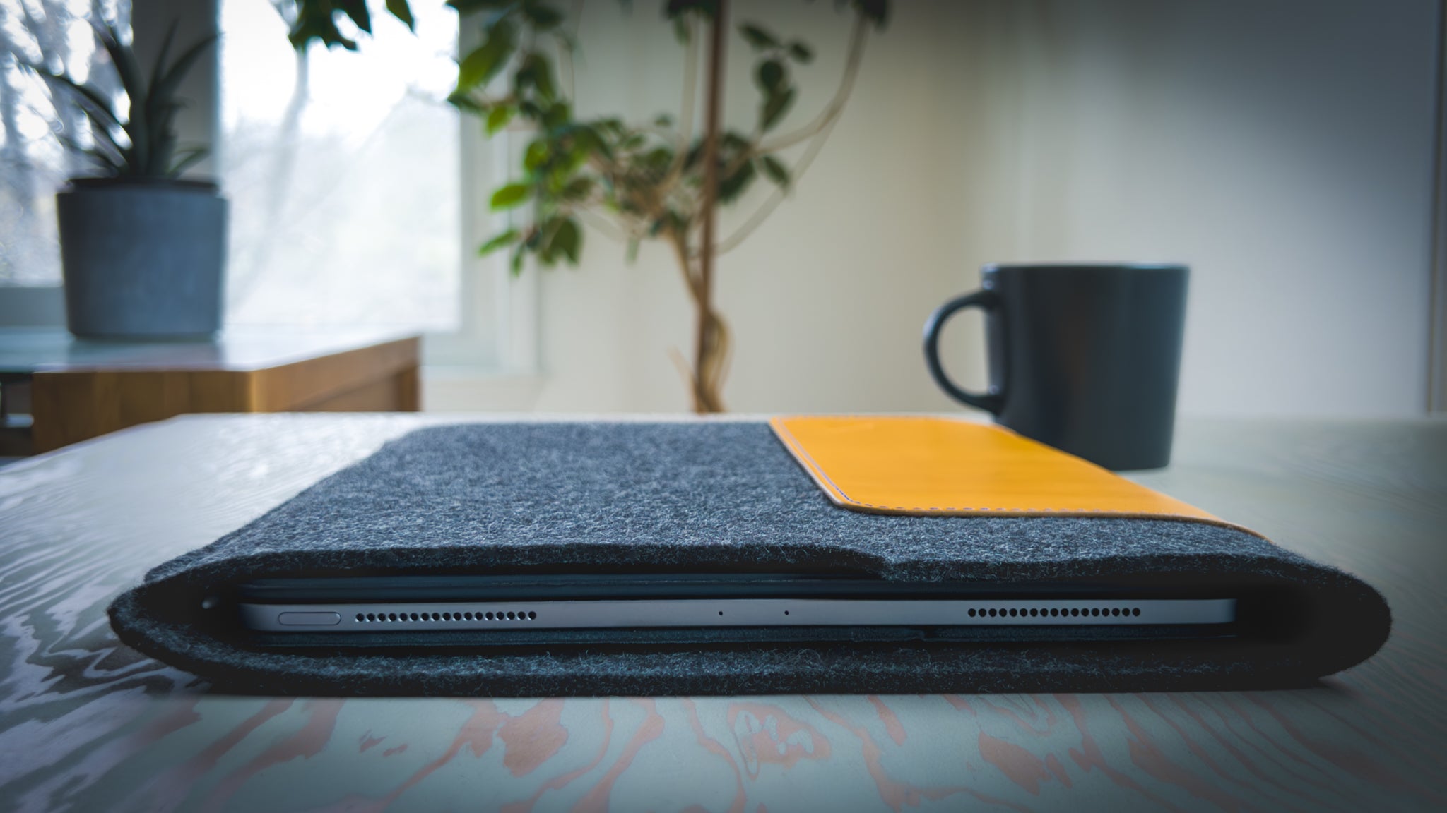 iPad Sleeve handmade in vegetable tanned leather and merino wool felt